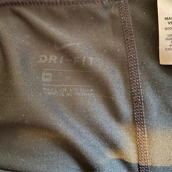 Nike Pro Cropped Legging Black Metallic Gold - Picture 7 of 7